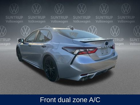Used 2022 Toyota Camry SE image 3