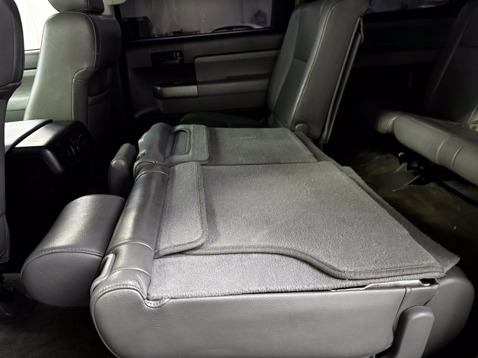 Used 2010 Toyota Sequoia SR5 AWD/4WD image 34