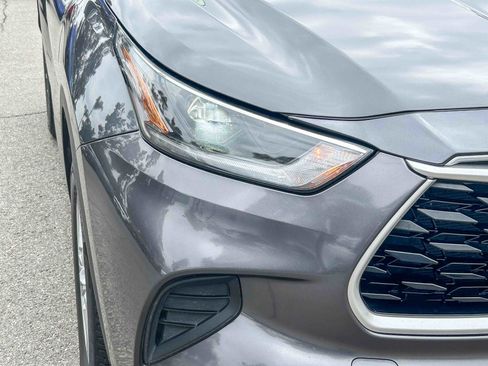 Used 2021 Toyota Highlander L FWD image 4