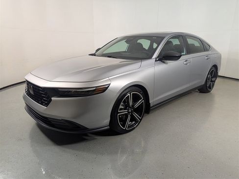 Used 2023 Honda Accord Sport image 3