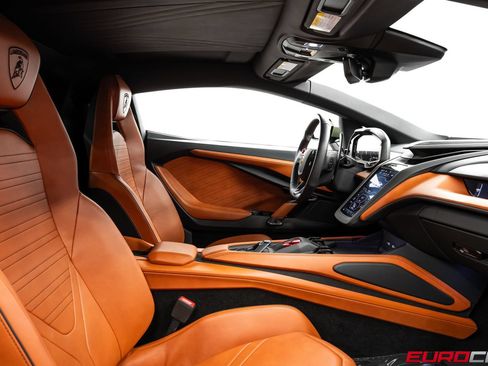 Used 2025 Lamborghini Revuelto AWD/4WD image 45