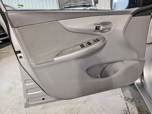 Used 2010 Toyota Corolla LE image 11