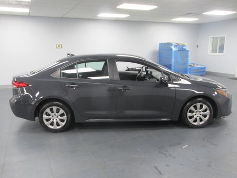 Used 2023 Toyota Corolla LE FWD image 4
