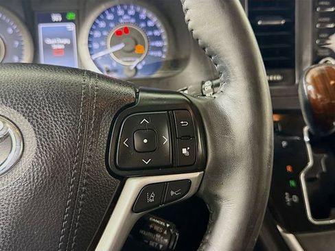 Used 2020 Toyota Sienna Limited image 14