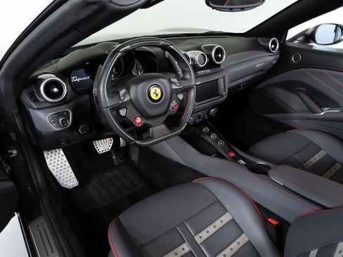 Used 2015 Ferrari California T RWD image 4