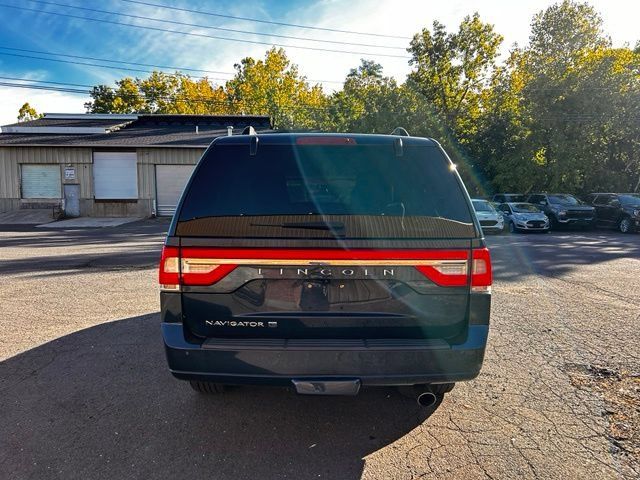 Used 2017 Lincoln Navigator L Select AWD/4WD image 6