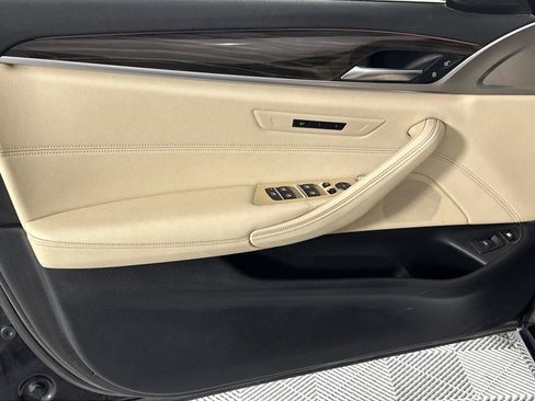 Used 2020 BMW 530e w/ Convenience Package RWD image 29