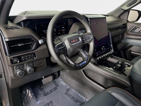 Certified 2025 GMC Yukon AT4 w/ AT4 Premium Package AWD/4WD image 9