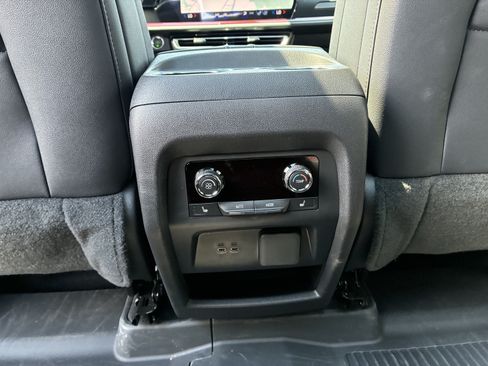 Used 2026 Chevrolet Traverse RS FWD image 18