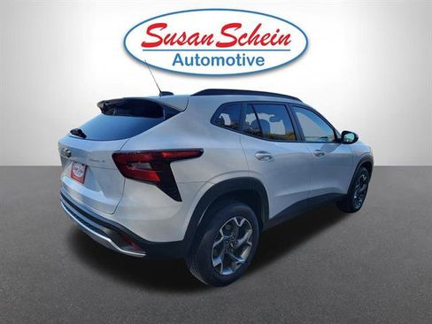 Used 2025 Chevrolet Trax LT image 21