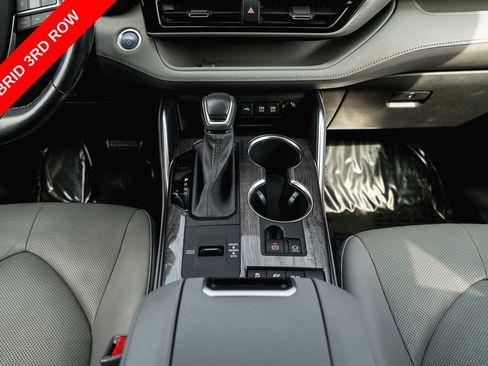 Certified 2021 Toyota Highlander Platinum AWD/4WD image 25