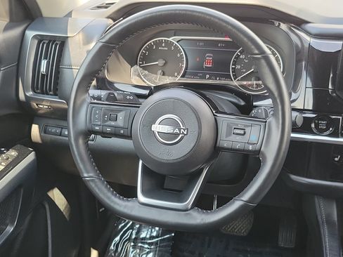 Used 2025 Nissan Pathfinder SL AWD/4WD image 23