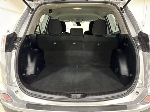 Used 2018 Toyota RAV4 LE AWD/4WD image 23