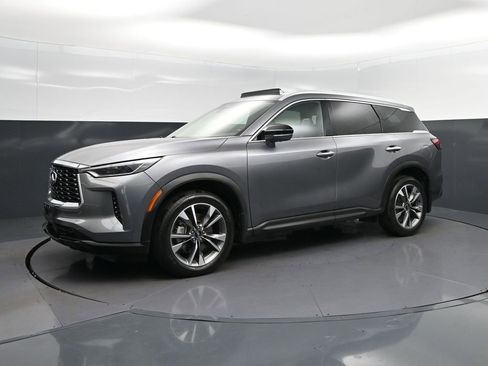 Used 2023 INFINITI QX60 Luxe w/ Cargo Package FWD image 3