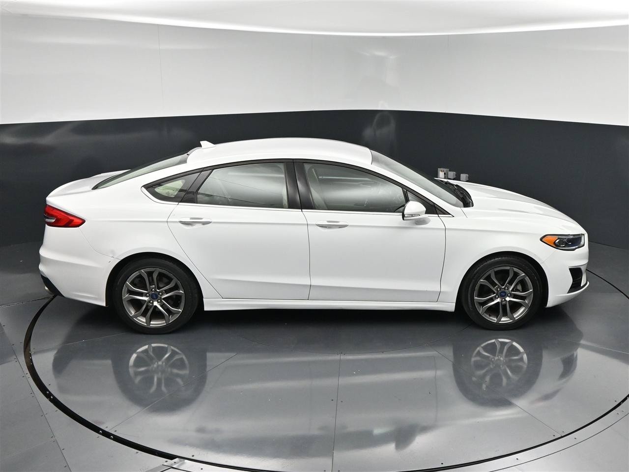 Used 2020 Ford Fusion SEL FWD image 22