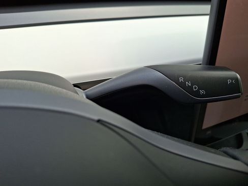 Used 2023 Tesla Model Y Long Range AWD/4WD image 12