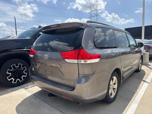 Used 2011 Toyota Sienna LE w/ Towing Pkg FWD image 7