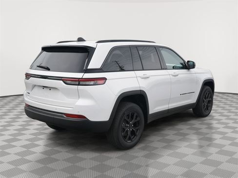 New 2026 Jeep Grand Cherokee Altitude AWD/4WD image 5