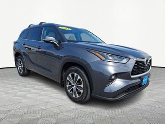 Used 2021 Toyota Highlander XLE video 1