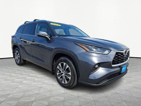 Used 2021 Toyota Highlander XLE image 1