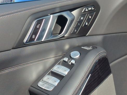 Used 2025 BMW X7 M60i image 15