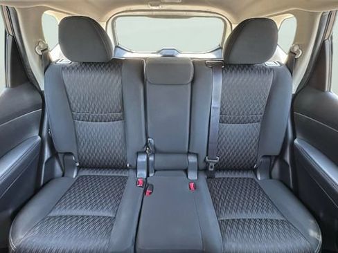 Used 2018 Nissan Rogue S AWD/4WD image 23