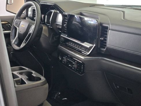 Used 2024 Chevrolet Silverado 1500 LT AWD/4WD image 7