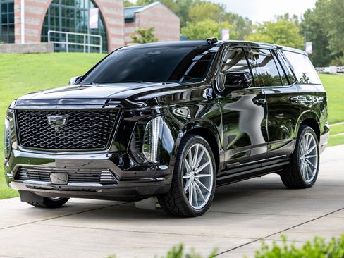 Used 2026 Cadillac Escalade Sport w/ Touring Package AWD/4WD image 14
