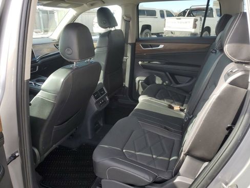 Used 2024 Volkswagen Atlas SE image 23