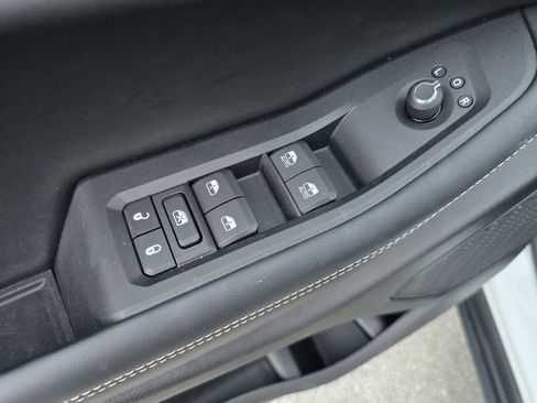 Used 2025 Jeep Grand Cherokee L Laredo image 17