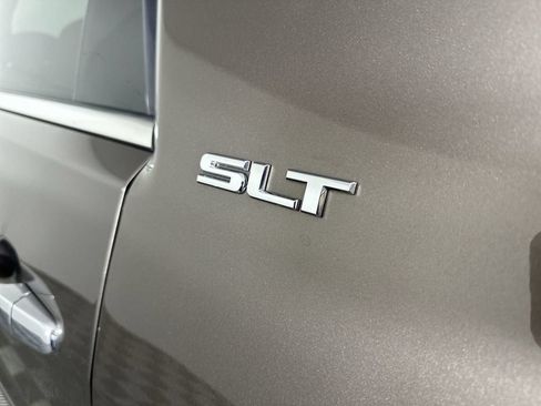 Used 2010 GMC Acadia SLT AWD/4WD image 32