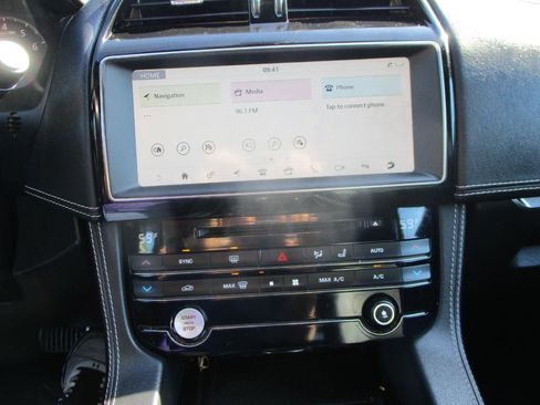 Used 2020 Jaguar F-PACE S image 33