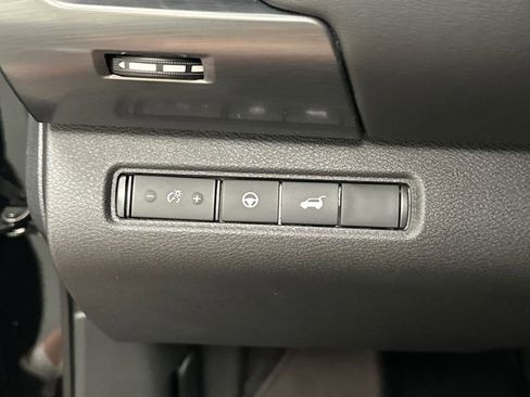 Used 2024 Nissan Pathfinder SL w/ Black Appearance Package AWD/4WD image 31