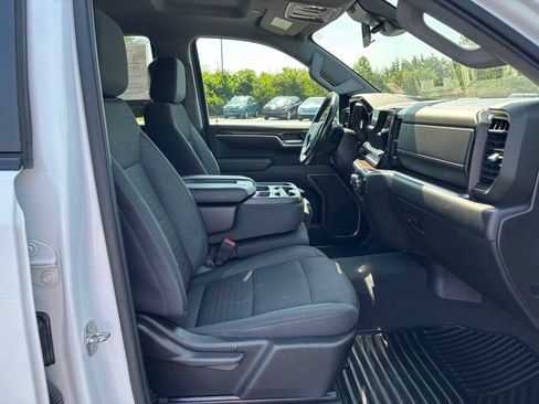 Used 2022 Chevrolet Silverado 1500 LT w/ Z71 Off-Road Package AWD/4WD image 20