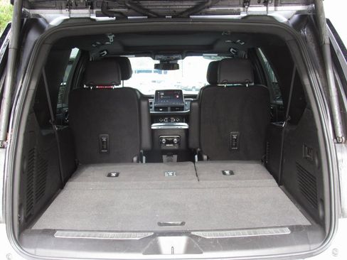 Used 2023 GMC Yukon XL AT4 w/ AT4 Premium Package image 23