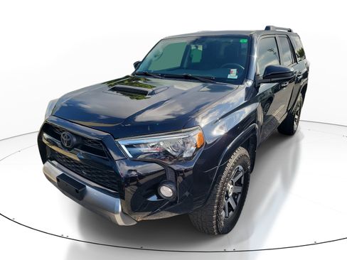 Used 2019 Toyota 4Runner TRD Off-Road AWD/4WD image 2