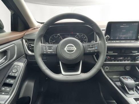 Used 2021 Nissan Rogue SV w/ Premium Package FWD image 13