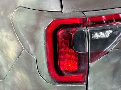 Used 2021 GMC Acadia SLT w/ Elevation Edition image 35