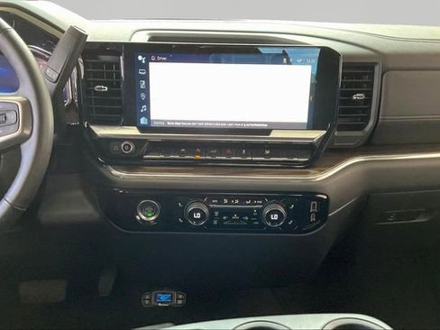 Used 2024 Chevrolet Silverado 1500 LT image 9