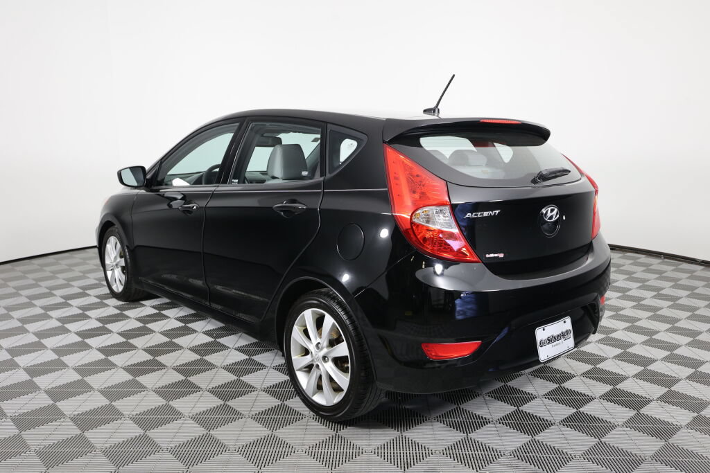 Used 2012 Hyundai Accent SE FWD image 4