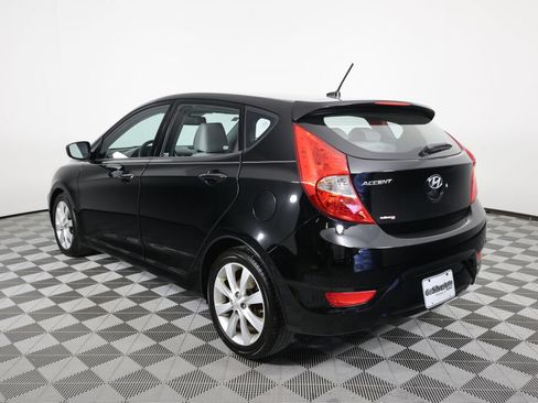 Used 2012 Hyundai Accent SE FWD image 4