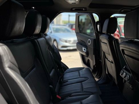 Used 2019 Land Rover Discovery SE image 16