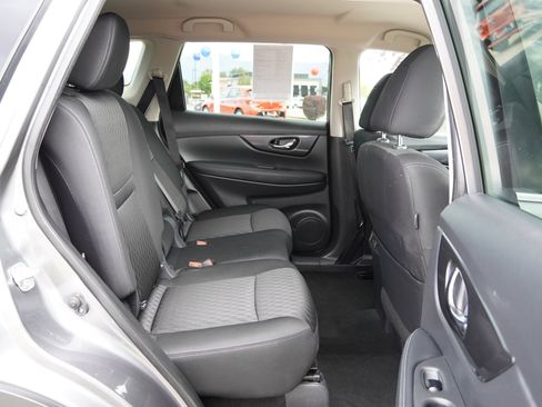 Used 2020 Nissan Rogue SV image 29