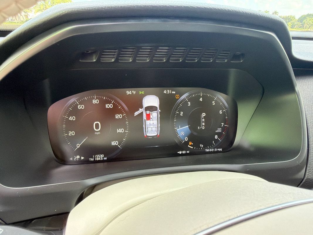 Used 2018 Volvo XC90 T6 Momentum w/ Convenience Package AWD/4WD image 21