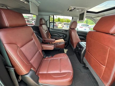 Used 2019 Chevrolet Suburban Premier w/ Premier Plus Edition AWD/4WD image 32