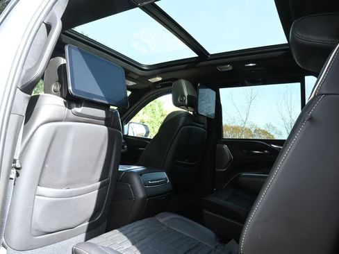 Used 2021 Cadillac Escalade Sport Platinum w/ Heavy-Duty Trailer Package image 34