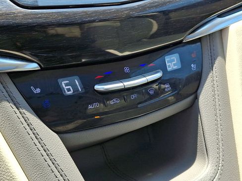 Used 2022 Cadillac XT6 Premium Luxury w/ Technology Package AWD/4WD image 17
