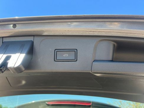 Used 2025 Volkswagen Atlas SE AWD/4WD image 22