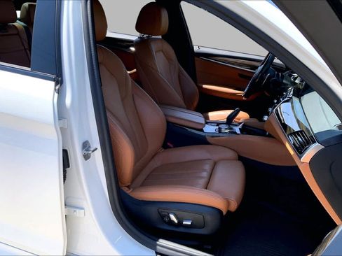 Used 2019 BMW 530i w/ M Sport Package RWD image 8