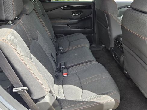 Certified 2024 Honda Pilot Sport image 15
